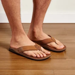 Slipper OluKai Men Tuahine Toffee Toffee -StormGear Verkoop 10465 3333 101 M Tuahine TofTof Web Opt 1024x1024