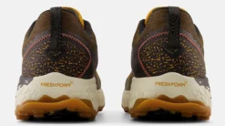 Trailrunning Schoen New Balance Men Fresh Foam X Hierro V7 Golden Hour Dark Camo Black -StormGear Verkoop 5 MTHIERV7 5