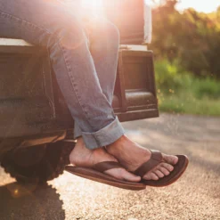 Slipper OluKai Men Ilikai Toffee -StormGear Verkoop ilikai darkwood galleryimage 017863b53b 8ea1 4296 a87c 36c8ff7dd7cb